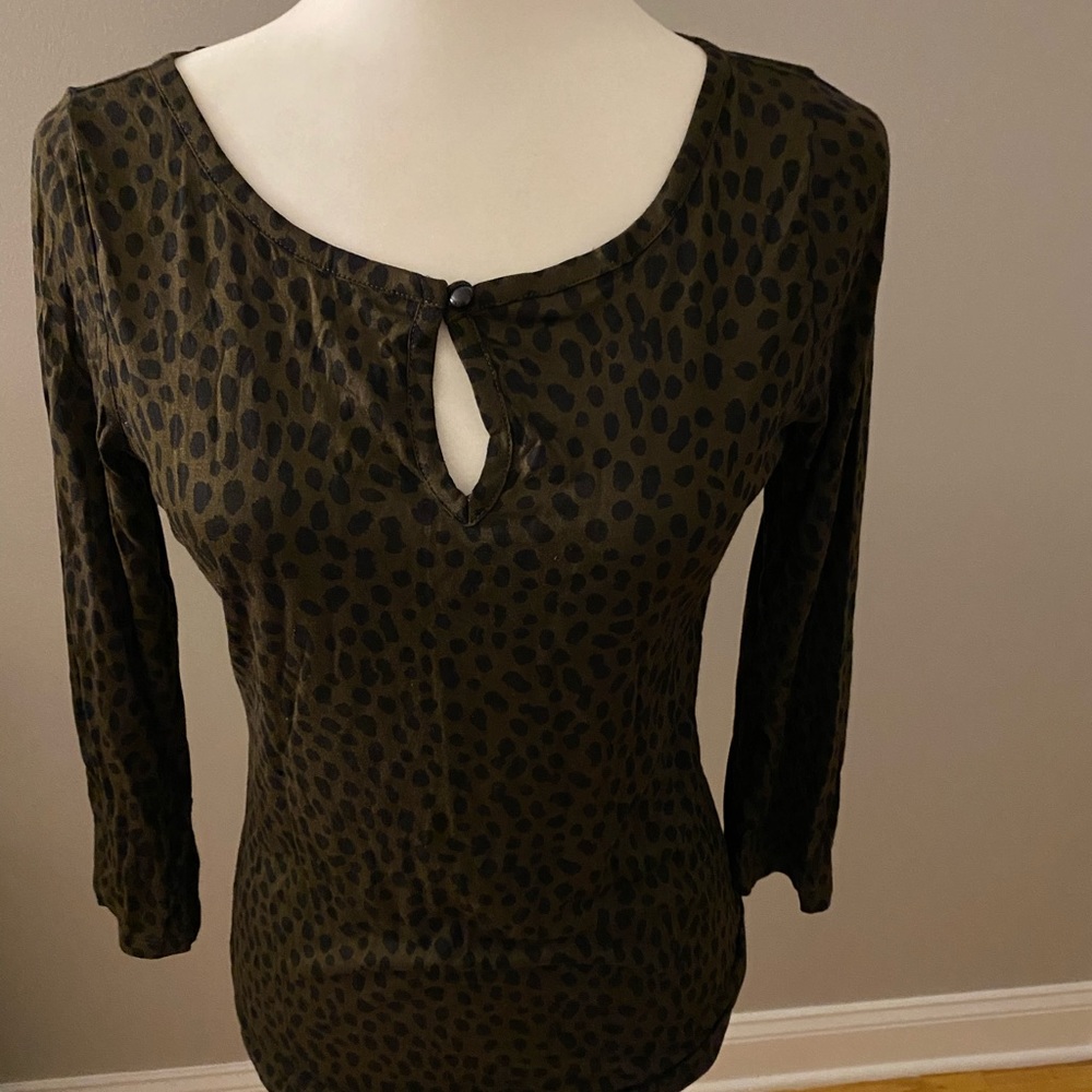 Banana Republic animal print Top. Size XS